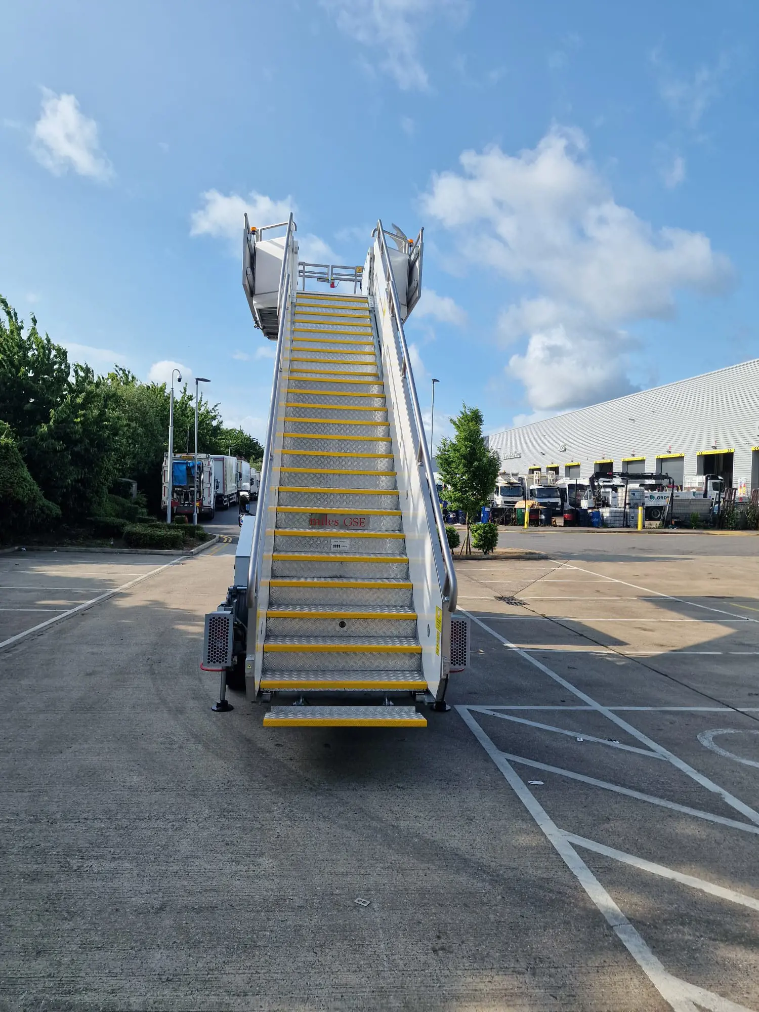 Ladder Maintenance Platform visual 1
